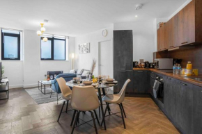 Luxury 2 Bedroom Apartment B5 Near China Town & O2